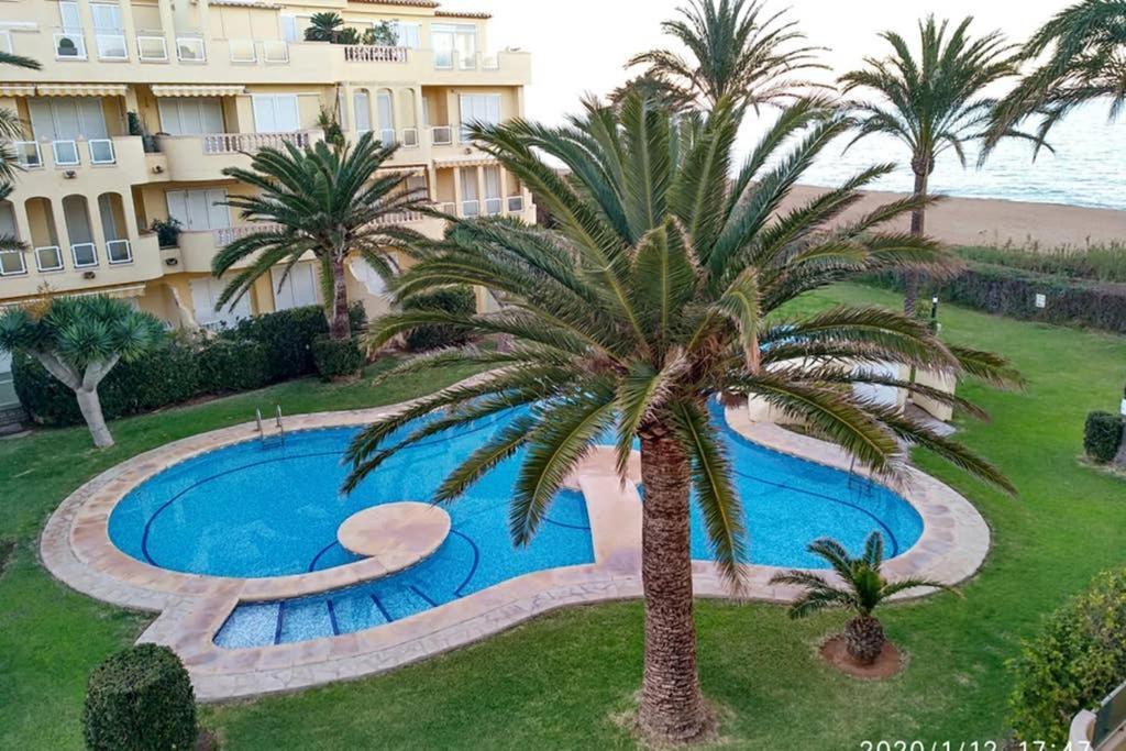 Estupendo Apartamento En Primera Linea De Playa Y Con Vistas Al Mar Denia Luaran gambar