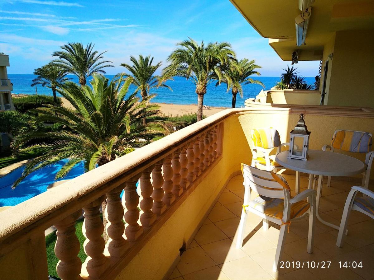 Estupendo Apartamento En Primera Linea De Playa Y Con Vistas Al Mar Denia Luaran gambar