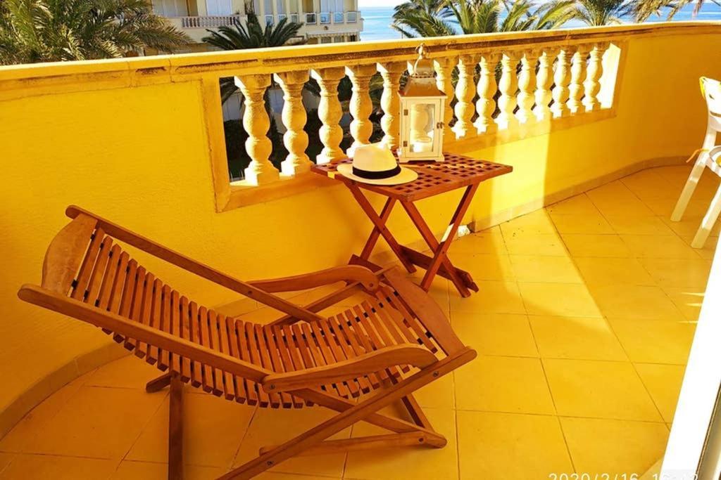 Estupendo Apartamento En Primera Linea De Playa Y Con Vistas Al Mar Denia Luaran gambar
