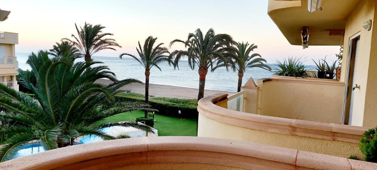Estupendo Apartamento En Primera Linea De Playa Y Con Vistas Al Mar Denia Luaran gambar