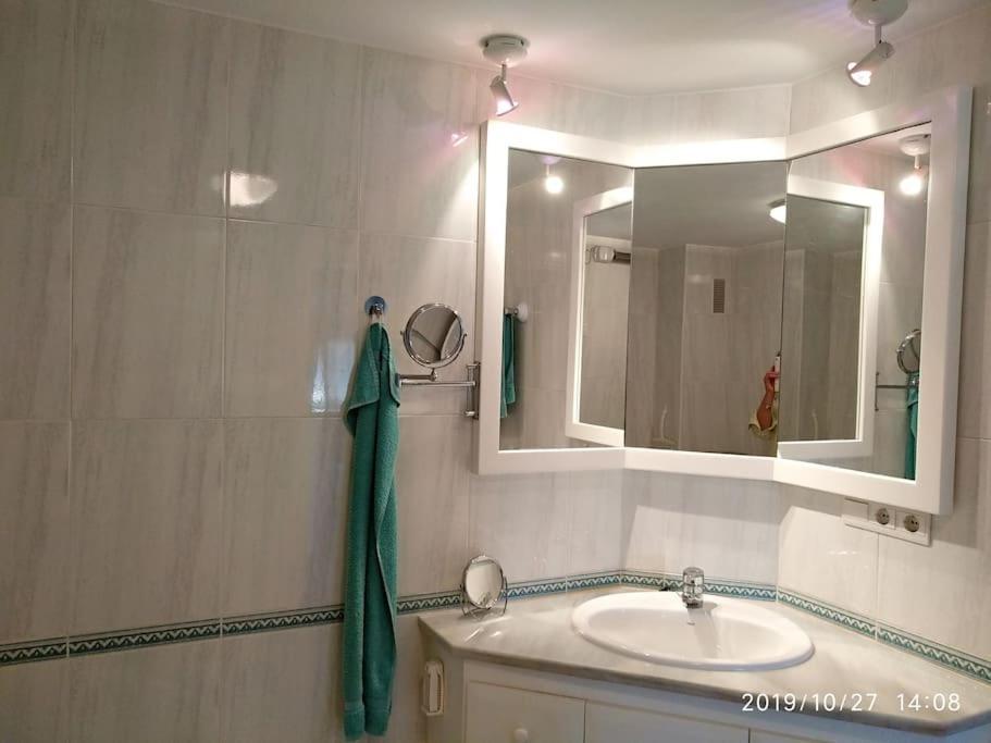 Estupendo Apartamento En Primera Linea De Playa Y Con Vistas Al Mar Denia Luaran gambar