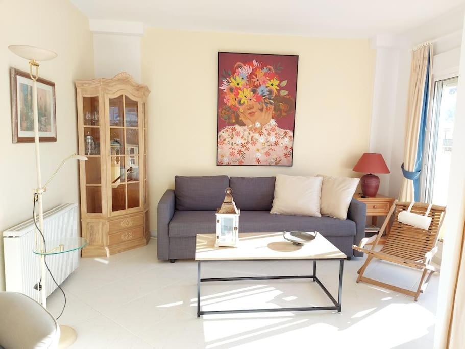 Estupendo Apartamento En Primera Linea De Playa Y Con Vistas Al Mar Denia Luaran gambar