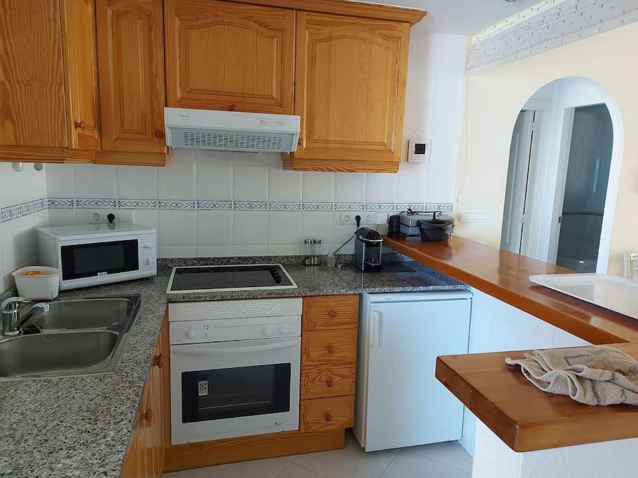 Estupendo Apartamento En Primera Linea De Playa Y Con Vistas Al Mar Denia Luaran gambar