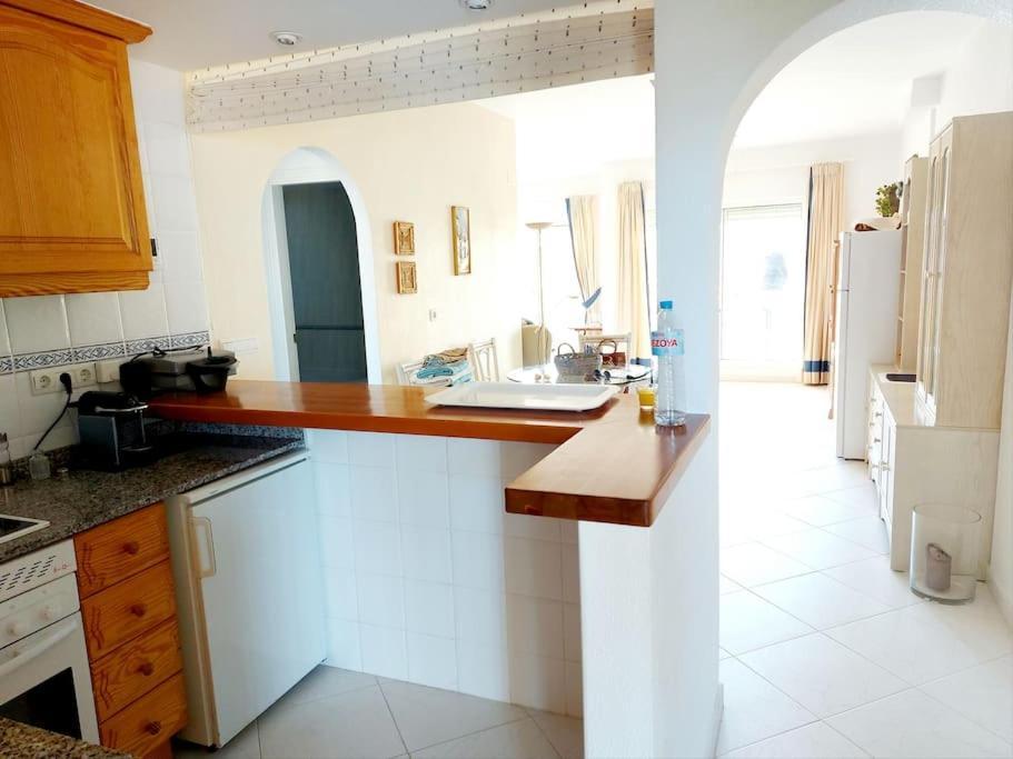 Estupendo Apartamento En Primera Linea De Playa Y Con Vistas Al Mar Denia Luaran gambar