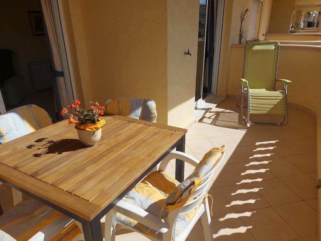 Estupendo Apartamento En Primera Linea De Playa Y Con Vistas Al Mar Denia Luaran gambar